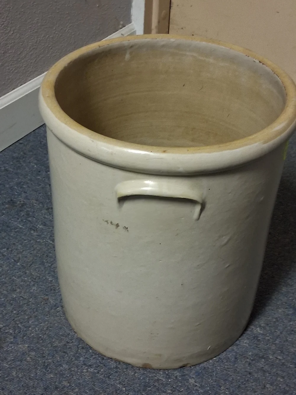 6-Gallon Red Wing Stoneware Crock with Blue Leaf Motif